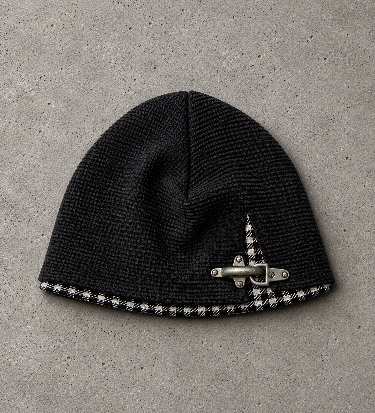 Single clasped beanie
